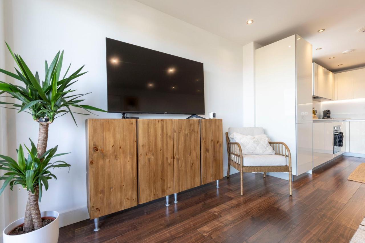 Modern Luxe Apt Just 10 Mins From Tower Bridge! Easy Access To Tube And Bus London Exteriör bild
