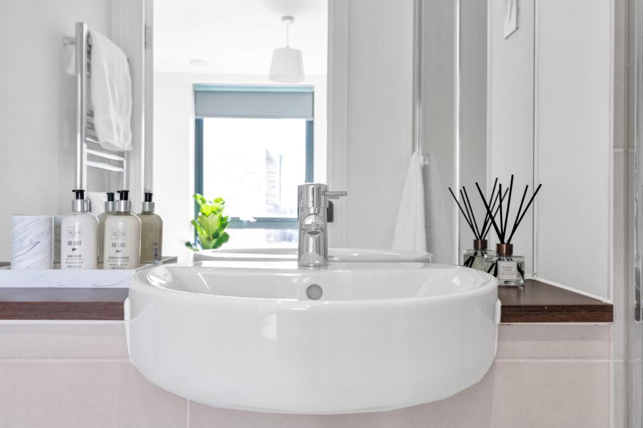 Modern Luxe Apt Just 10 Mins From Tower Bridge! Easy Access To Tube And Bus London Exteriör bild