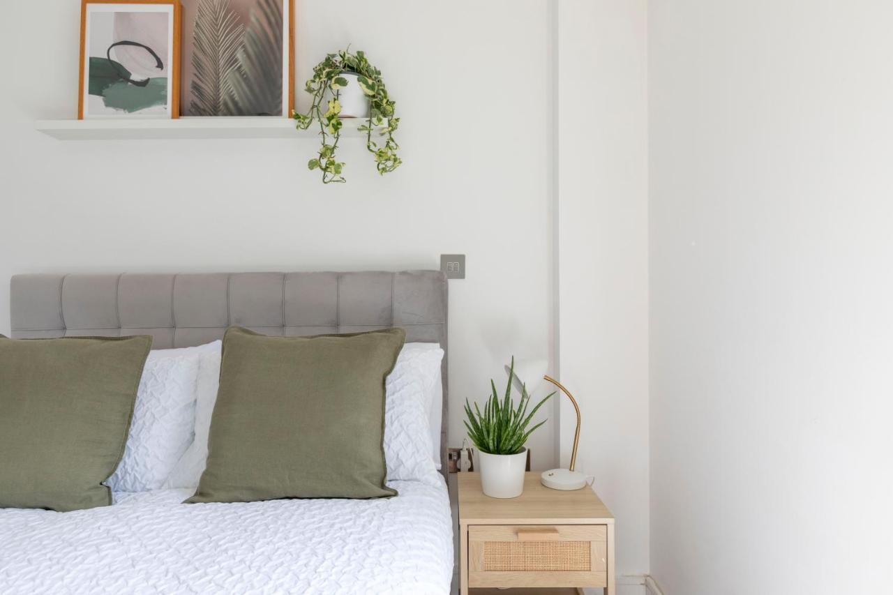 Modern Luxe Apt Just 10 Mins From Tower Bridge! Easy Access To Tube And Bus London Exteriör bild